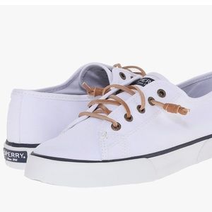 Sperry Women’s Sneaker in White Size 9